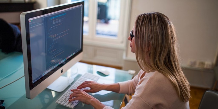 За компьютером